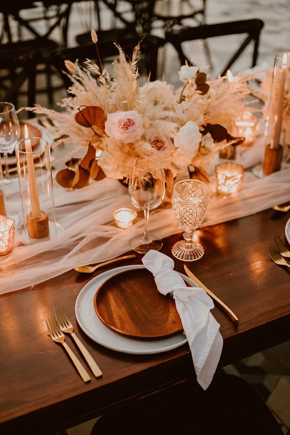 Une table de mariage décorée